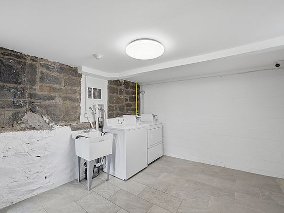 4th image of 140 Hamilton Ave #2