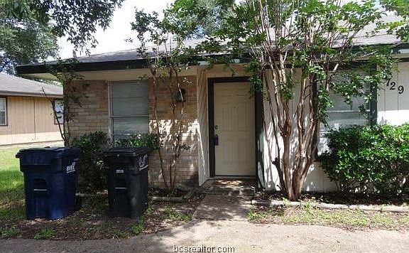 2nd image of 729 San Saba Dr