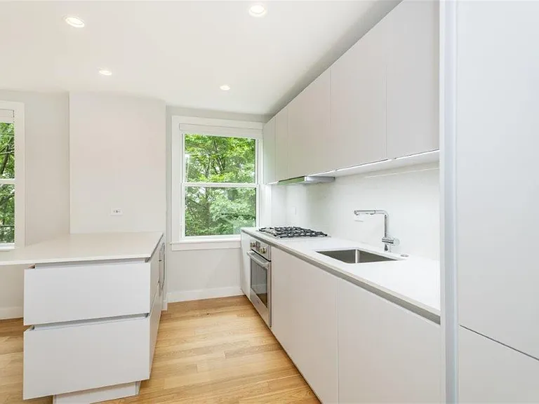 Highland Ave — Photo 14