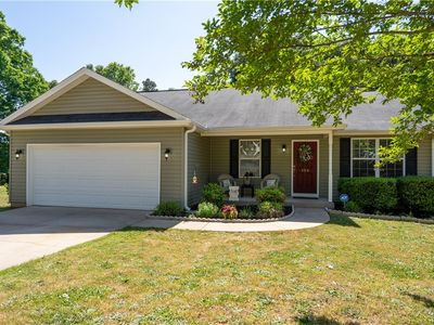 104 Lochenshire Pl, Belton, SC, 29627