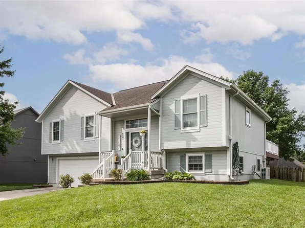 807 Stratford Dr, Raymore, MO 64083