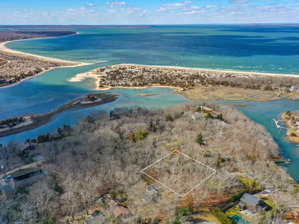 6 Roosevelt Ave, East Hampton, NY 11937