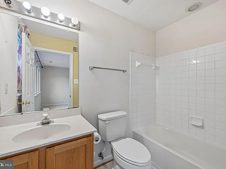 1724 Emory St — Photo 33