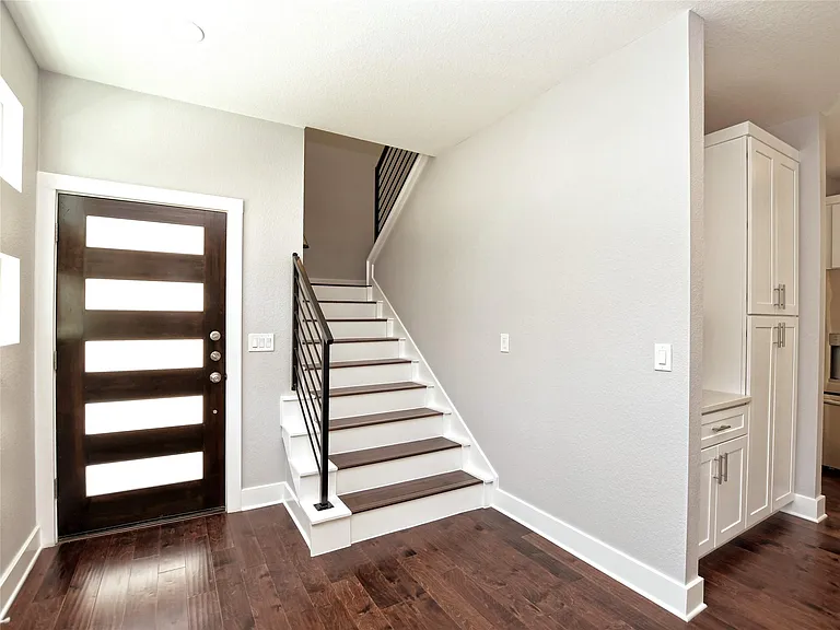 1130 Lott Ave #B — Photo 4