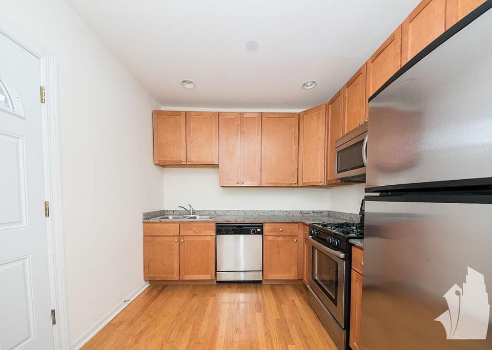 1st image of 1905 W Wilson Ave APT 3A