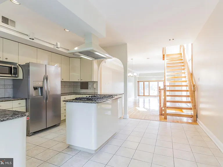 730 S Front St — Photo 11