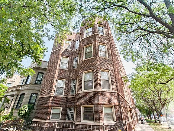 2nd image of 1212 W Waveland Ave #1424