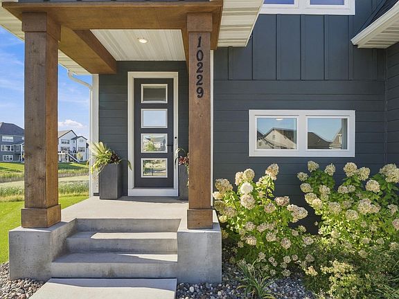 4th image of 10229 Queensland Ln N