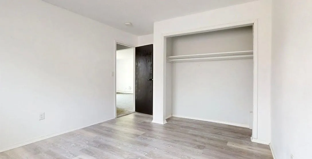 2 bed, 1.0 bath, $950 — Photo 4