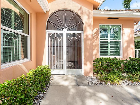 2nd image of 132 E Hampton Way