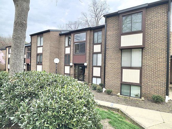 2nd image of 9810 Kingsbridge Dr APT 201