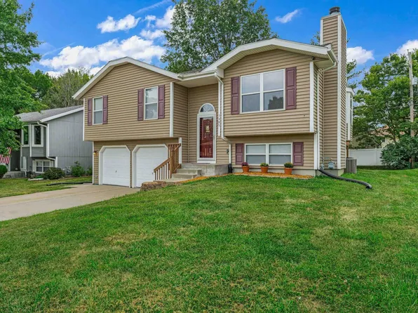 7405 SW 27th St, Topeka, KS 66614