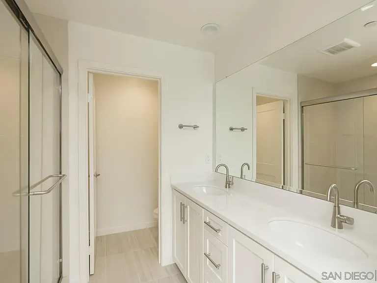 2564 Delphinium Ln — Photo 3