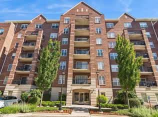 390 W Mahogany Ct UNIT 208, Palatine, IL 60067