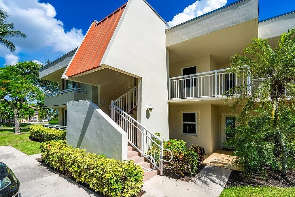 2 bed, 2.0 bath, 1056 sqft, $3,250 — Photo 1