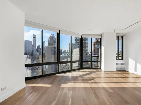 304 East 65th Street 26B image 2 of 13