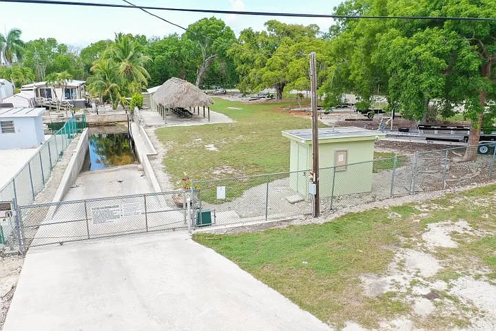 314 Loeb Ave — Photo 26