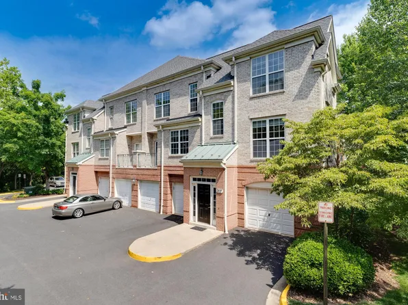 12160 Abington Hall Pl APT 207, Reston, VA 20190