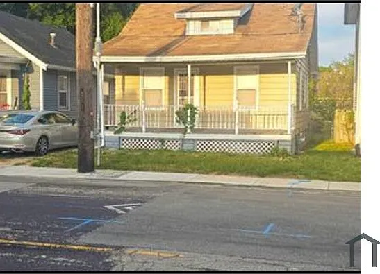 2915 N Wisconsin Ave — Photo 2