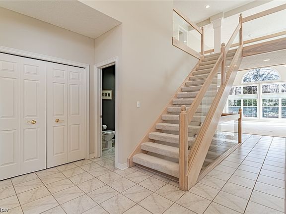 3rd image of 393 W Glengary Cir