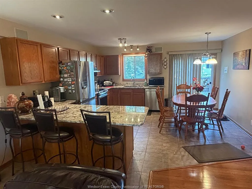 5 bed, $3,000 — Photo 4