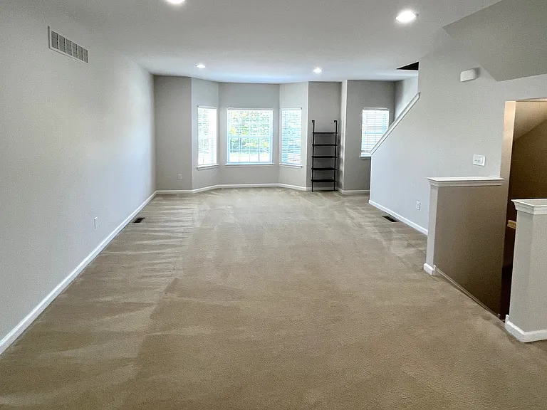 447 Toftrees Dr — Photo 4