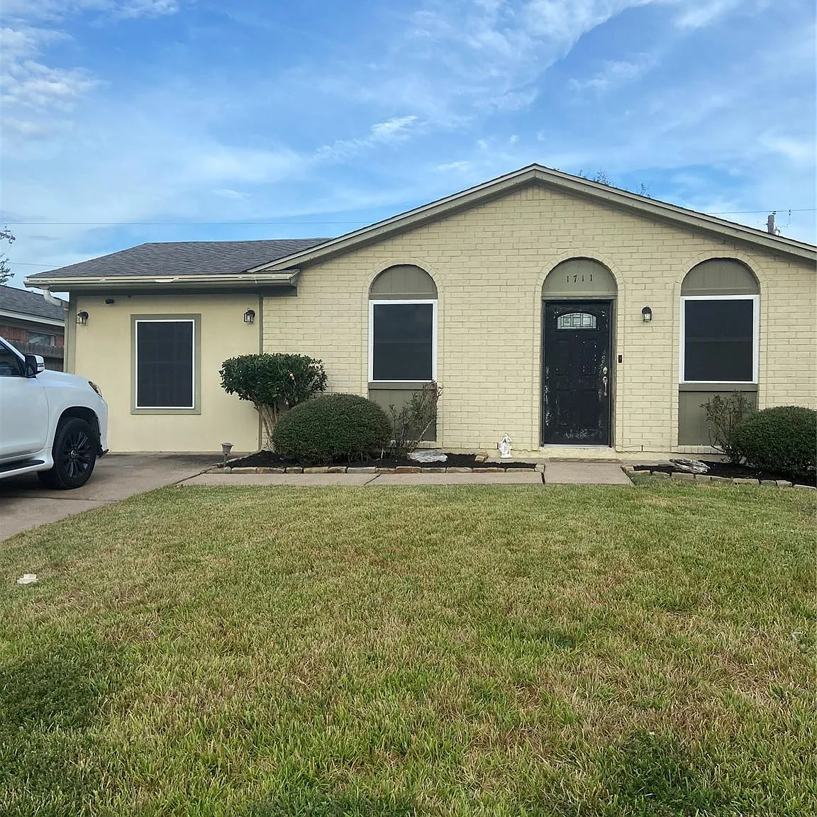 3 bed, 1.0 bath, 1092 sqft, $1,400 — Photo 1