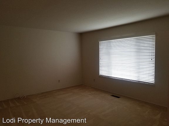 3rd image of 1123 Devine Dr