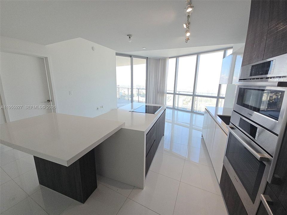 1st image of 851 NE 1st Ave #4604