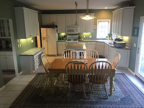 Kitchen/Dining Area