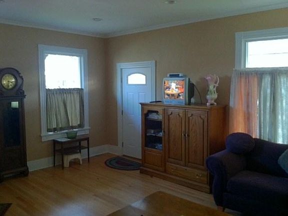 5th image of 1114 W Knox Ave