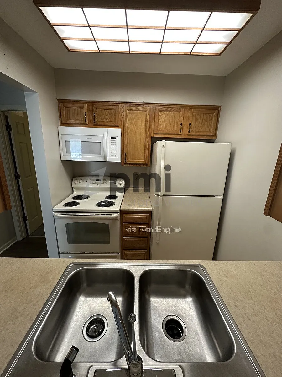 Building Photo - 1308 Arthur Ave #5