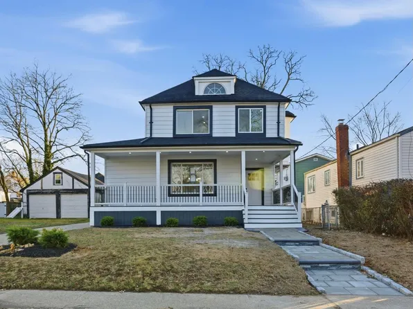 135 Whaley Street, Freeport, NY 11520