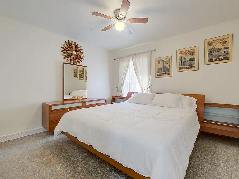 1136 NE 17th Way — Photo 9