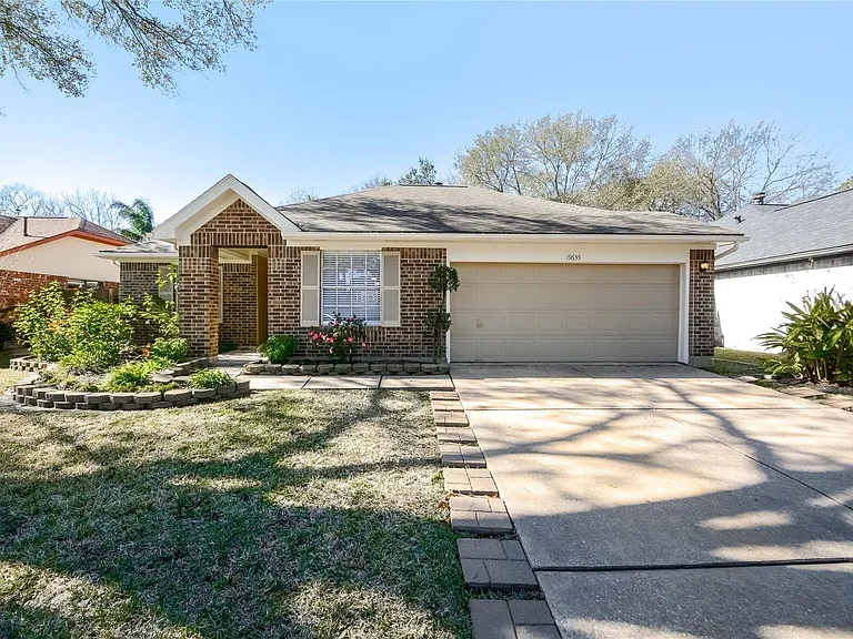 19635 Westbridge Ln — Photo 32