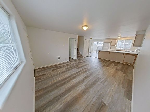3rd image of 1990 10th St #995