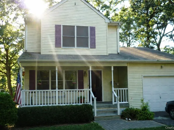 28 Williston Road, Sound Beach, NY 11789