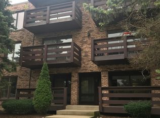 1815 Oakton St APT 1D, Park Ridge, IL 60068