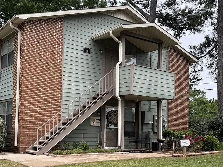 101 Abby Ln — Photo 1