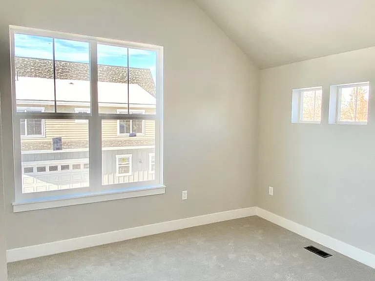655 N Sheridan Ave — Photo 7
