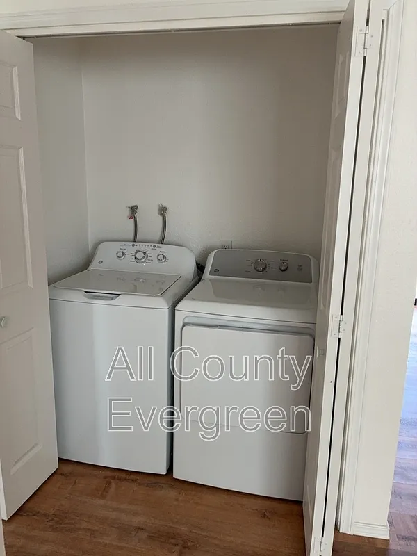 2 bed, 1.0 bath, 784 sqft, $1,595 — Photo 3