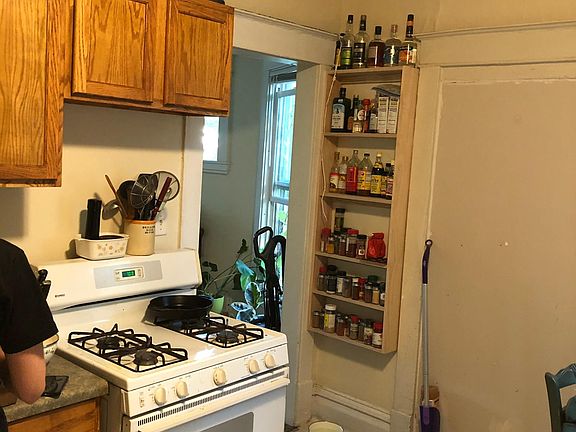 3rd image of 1401 Logan Ave N #2