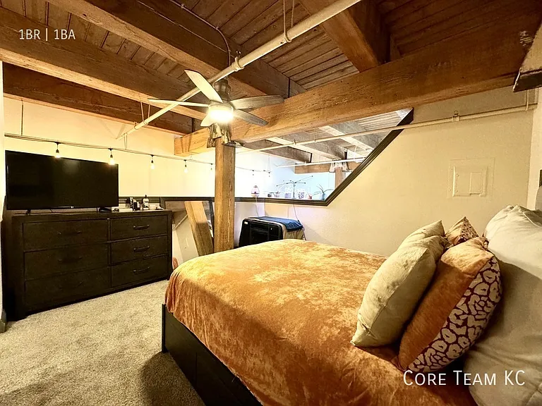 308 W 8th St #403 — Photo 10
