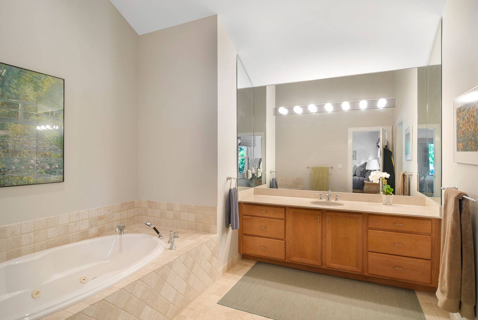  Primary en Suite Bathroom
