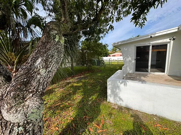 18331 NW 2nd Ct — Photo 21