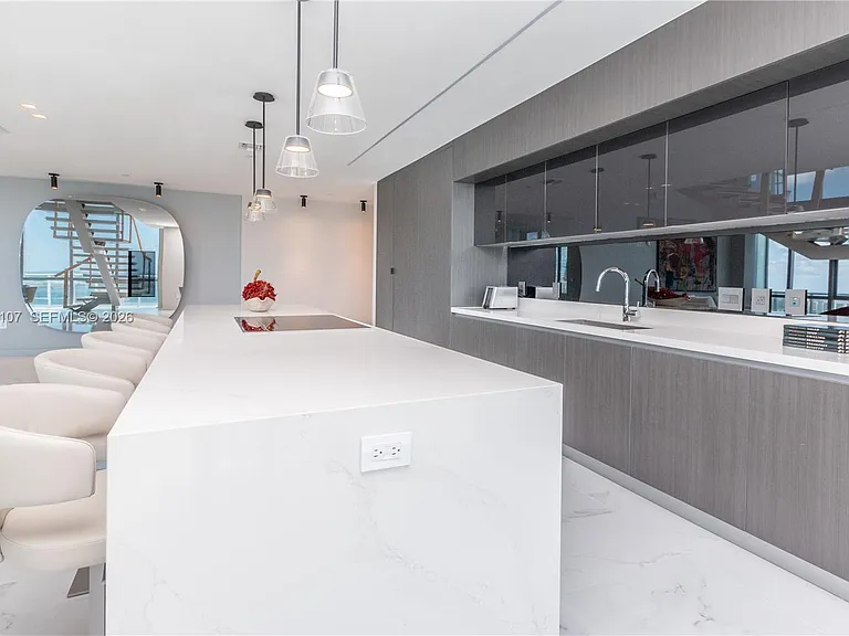 851 NE 1st Ave #Penthouse 4611 — Photo 5