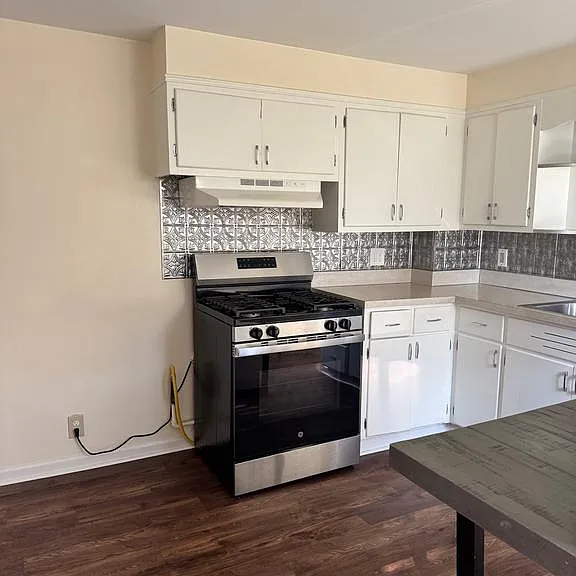446 W Broad St — Photo 7