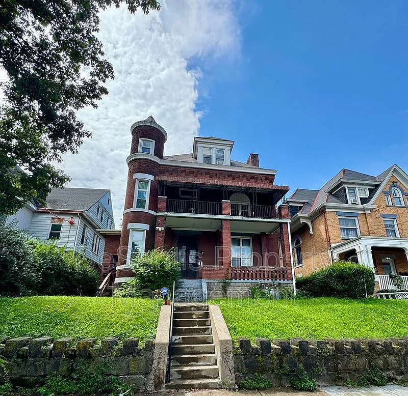 2 bed, 1.0 bath, $1,100 — Photo 1