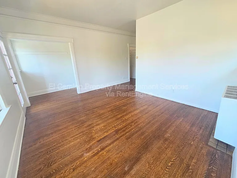 336 W 9th St — Photo 2