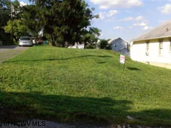 Stealey Ave, Clarksburg, WV 26301